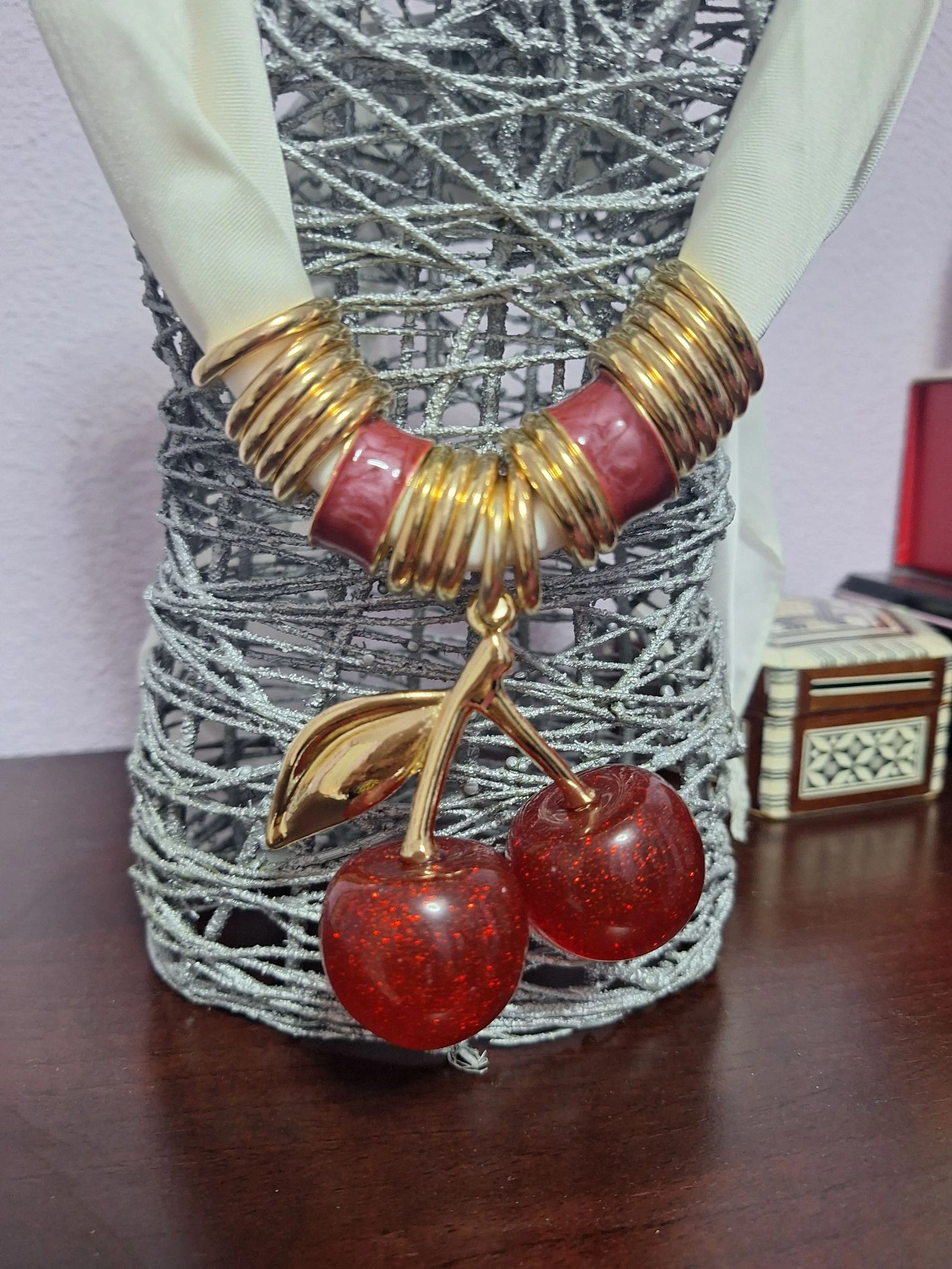 Collar maxi de cerezas 🍒 XL efecto satén y dorado | Original, retro, pin up, coquette – photo 2